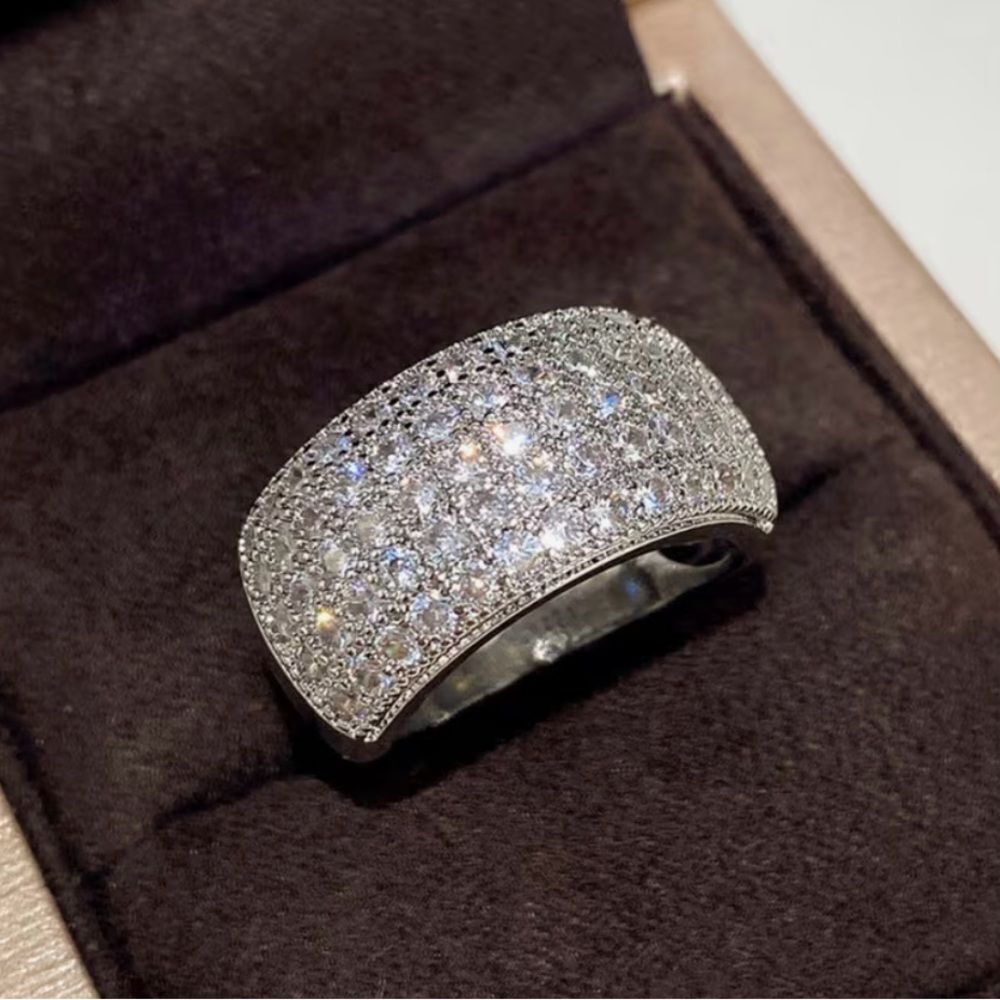 💕 Elegant Silver Band with rows of Swarovski Crystals Women's Ring 💕 - Picture 9 of 9